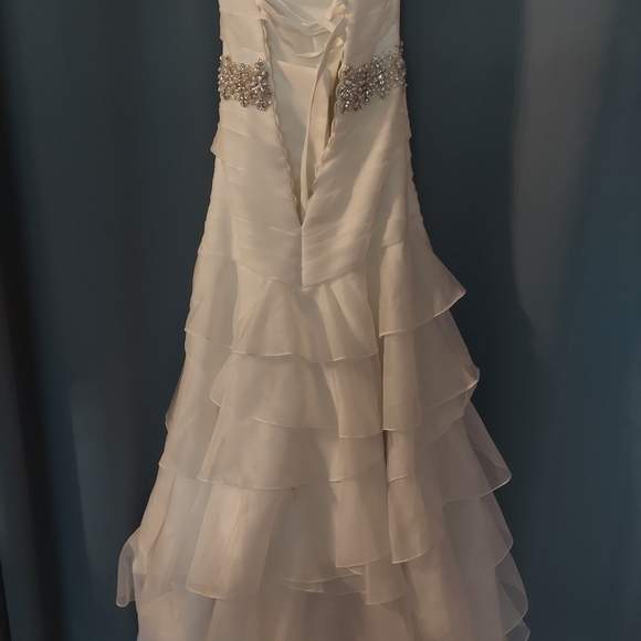 Alfred Angelo Bridal Wedding Dress - Picture 7 of 11